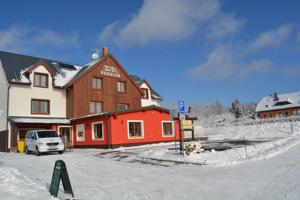 Westböhmische Kurorte:  In Gottesgab, 500 m vom Skigebiet Skiareál Neklid entfernt...