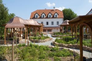 Mittelböhmen:  Gleich neben dem Průhonicer Park, der zum UNESCO-Weltkultu...