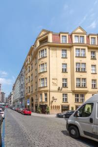 Elišky Krásnohorské Apartments in Prag