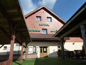 Beskiden:  Das Horsky Hotel Rajska Bouda befindet sich in Malenovice, ...