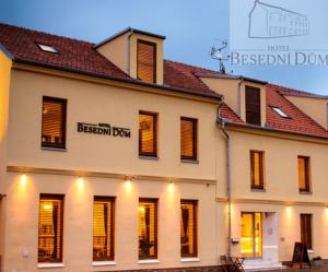 Südmähren:  Das Hotel Besední Dům erwartet Sie in der Altstadt von Va...