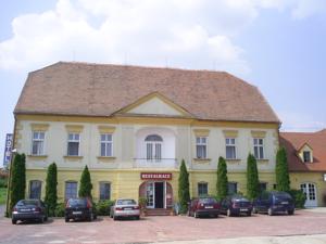 Hotel Club in Vranovská Ves (ehem. Frainersdorf)