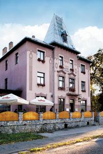 Hotel Grand in Řevnice (ehem. Rewnitz)