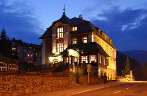 Riesengebirge:  Das Hotel Hořec erwartet Sie im Zentrum von Pec pod Sněž...