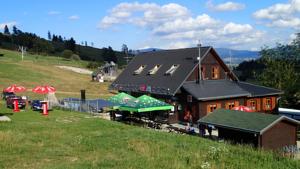 Gebiet um Pardubice:  Direkt neben dem Skilift im Zentrum des Skigebietes Kralič...
