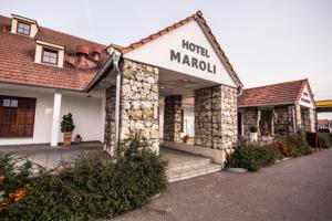 Südmähren:  Das Hotel Maroli Mikulov bietet einen Ausblick auf das Schl...