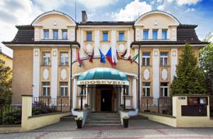 Erzgebirge:  Das Hotel Roosevelt im historischen Zentrum von Leitmeritz ...