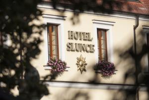 Mittelmähren:  Das neu eröffnete Hotel Slunce ist das einzige Gebäude im...