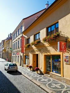 Isergebirge:  Dieses Hotel befindet sich im Zentrum von Jičín, nur 20 m...