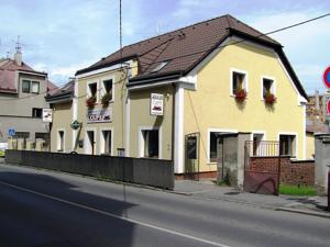 Mittelböhmen:  Die moderne Penzion Coupe befindet sich im Zentrum von Prib...