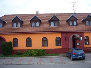 Penzion Fontána in Dolní Dunajovice (ehem. Unter Tannowitz)