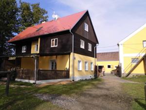 Westböhmische Kurorte:  Die 32 km von Karlsbad entfernte Penzion u Koní bietet kos...