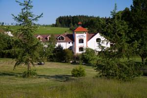 Village Golf Hotel Svachův Dvůr in Mirkovice (ehem. Mirkowitz)