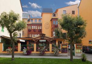Westböhmische Kurorte:  Das Wellness Hotel Ida begrüßt Sie direkt im Zentrum von ...