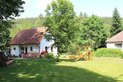 Apartment Orange House in Kladenske Rovne