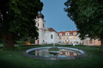 Hotel Chateau Loucen Garden Retreat in Loučeň
