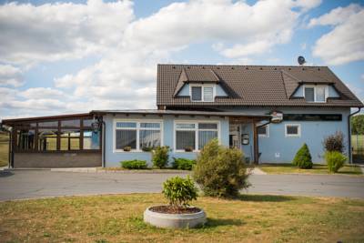 Hotel-Restaurant U Švábků in Dlouhý Újezd