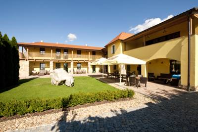 Pension Hotel Garni Klaret in Valtice