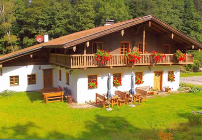 Ferienpension Posthof in Waldmünchen: Ferienpension in Waldmünchen ab 76,- €. Die Ferienpension Posthof begrüßt Sie in Waldmünchen, 1 km von Tschechien entfernt. Freuen Sie sich auf einen Garten und kostenfreies WLAN. Alle Unterkünfte verfügen über einen Sitzbereich mit einem Sofa, einen Essbereich und eine voll ausgestattete Küche. <b>Die Ferienpension Posthof befindet sich im Bundesland Bayern im Landkreis Cham und liegt 1 km von der tschechischen Grenze entfernt.</b> Ab 76,- EUR pro  und Nacht - buchen Sie jetzt!