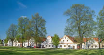 Region Südböhmen mit Holašovice, dem Goldenen Steig, Winter- und Wassersport